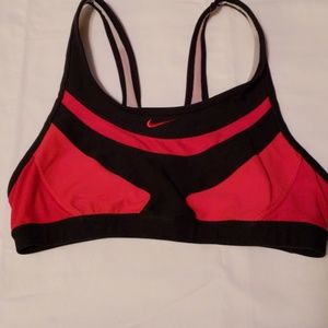 🏃‍♀️ Nike athletic bra Size M (8-10) Black & Red